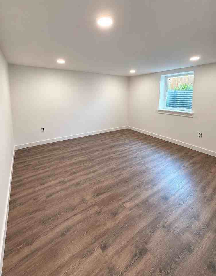 445 20th St Se - Photo 5 of 7