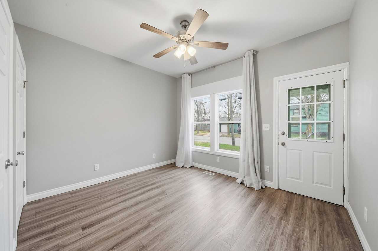 203 S Dean St - Photo 2 of 15