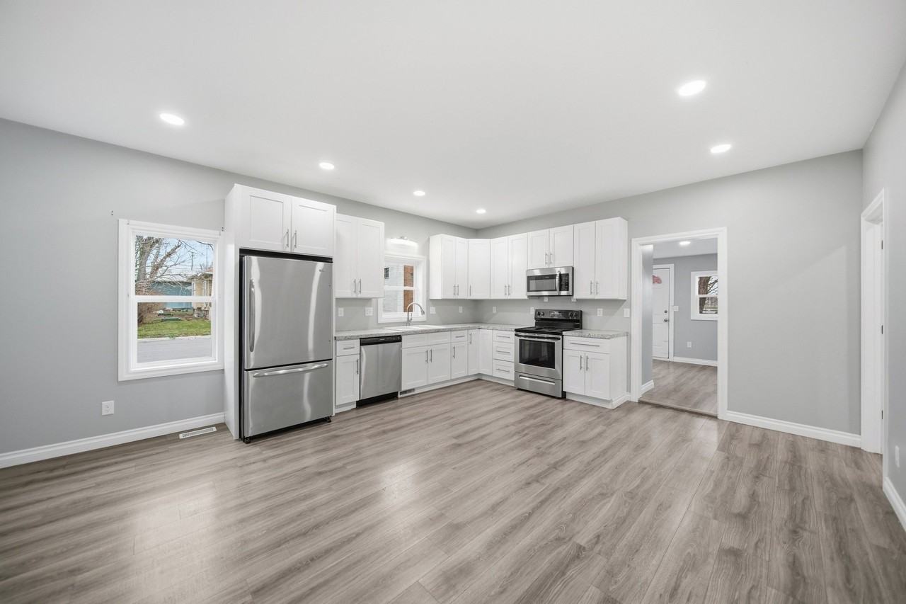 203 S Dean St - Photo 3 of 15