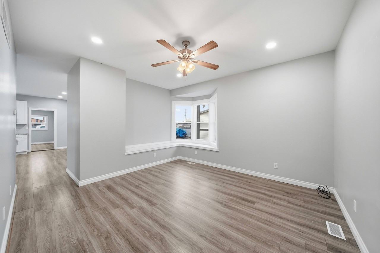 203 S Dean St - Photo 4 of 15