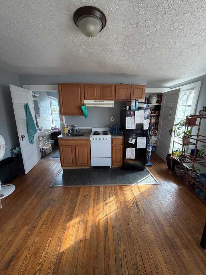 406 N Loudoun St #8