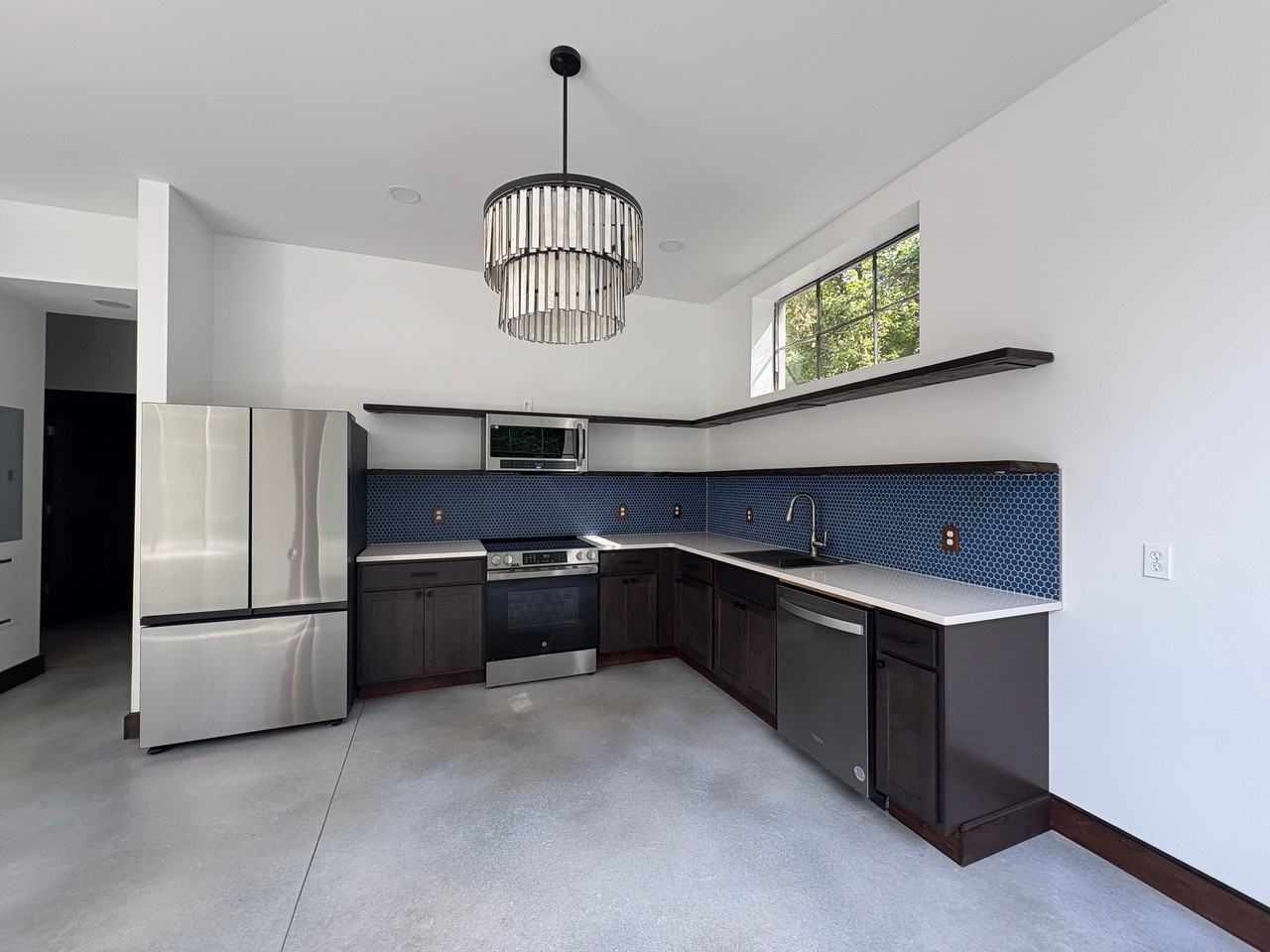 485 1st Ave #B - Photo 3 of 7