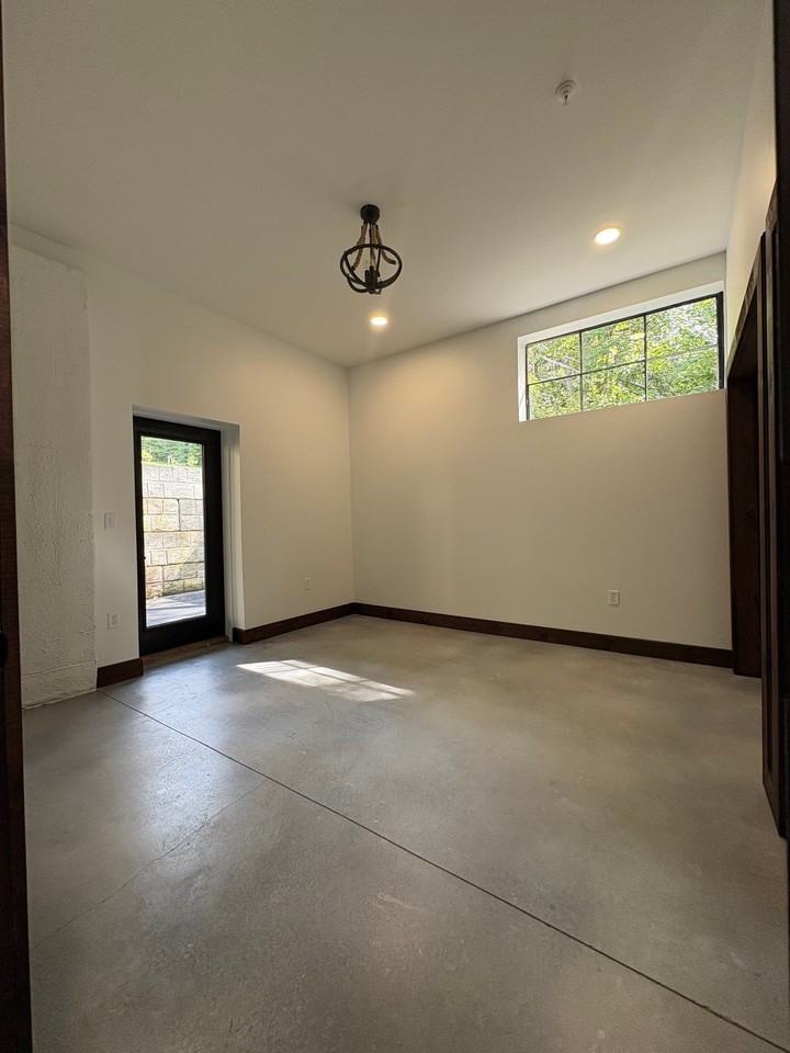 485 1st Ave #B - Photo 5 of 7