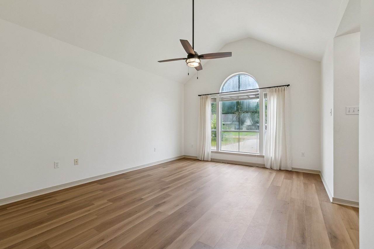 1338 America St - Photo 2 of 10