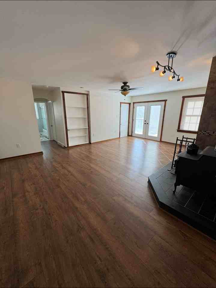 1112 6th Ave - Photo 4 of 19