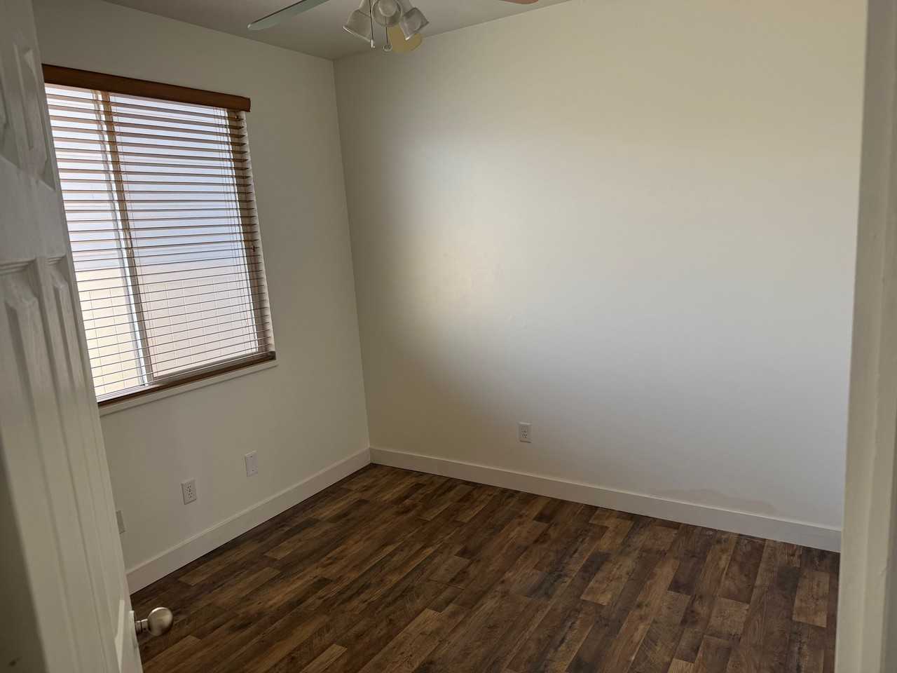 913 York Dr - Photo 6 of 9