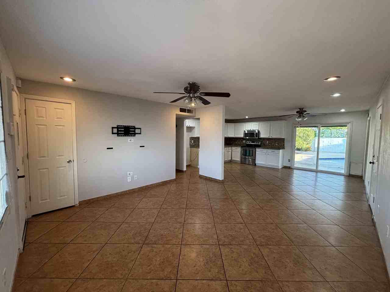 3441 E Claire Dr - Photo 2 of 17