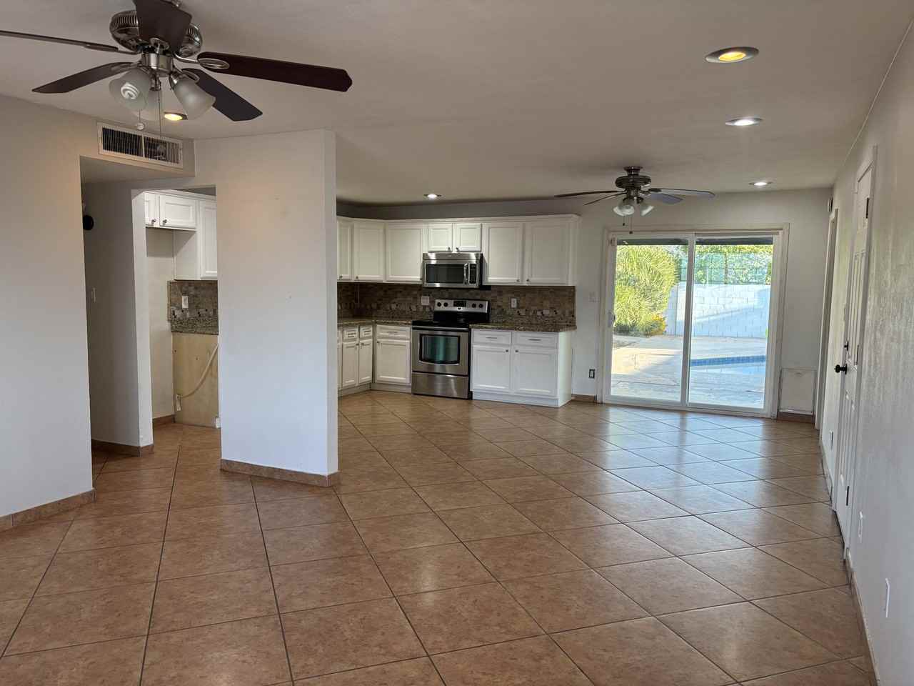 3441 E Claire Dr - Photo 3 of 17