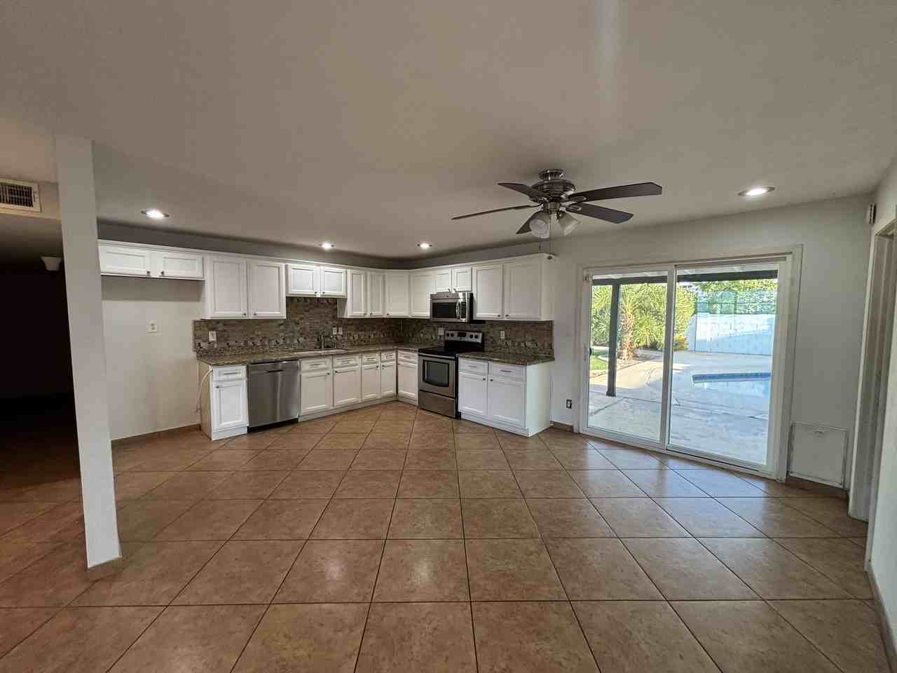 3441 E Claire Dr - Photo 4 of 17