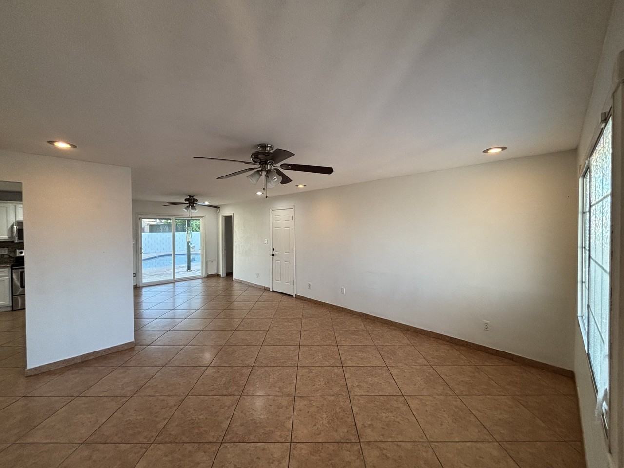 3441 E Claire Dr - Photo 5 of 17
