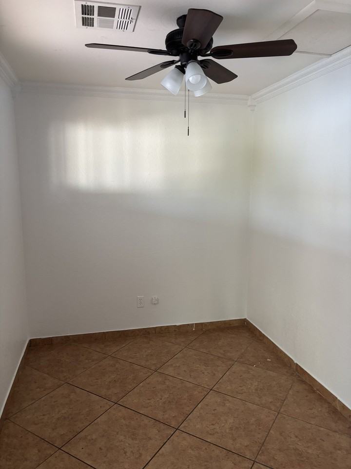 3441 E Claire Dr - Photo 6 of 17
