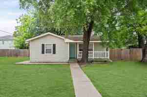 featured image of 623 S 1st St #B