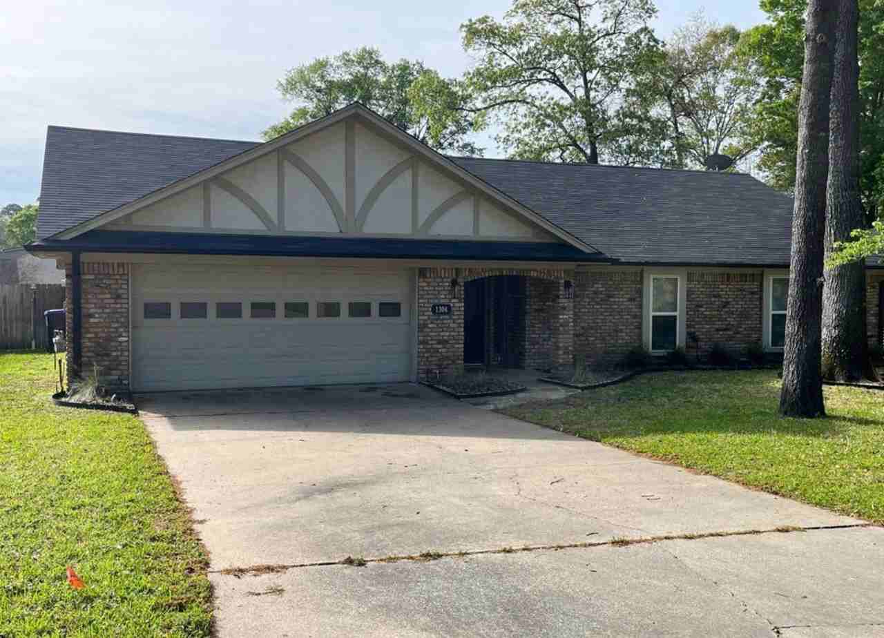 1304 Tiffany Ln - Photo 2 of 12