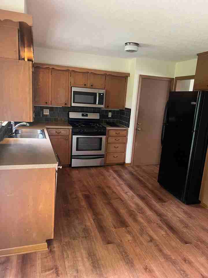 10103 W 92nd Pl - Photo 3 of 22