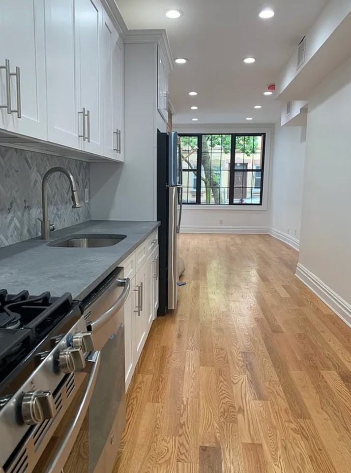 1868 Linden St #1R - Photo 3 of 8