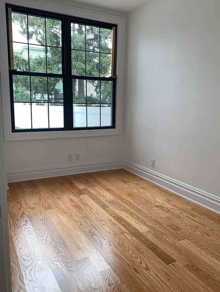 1868 Linden St #1R - Photo 5 of 8