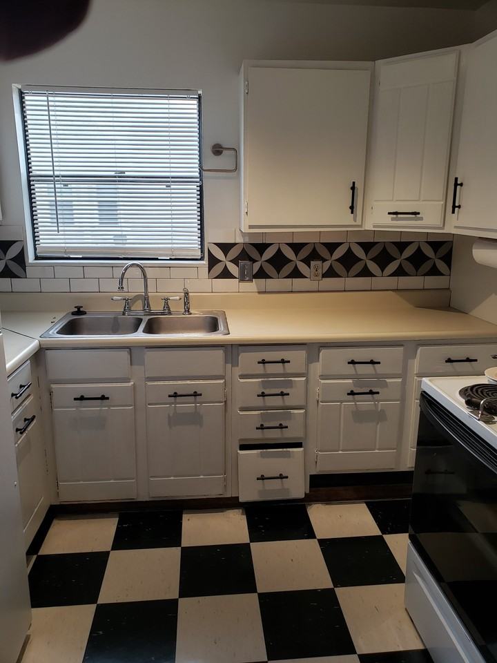 521 W 10th St #521APT2 - Photo 5 of 11