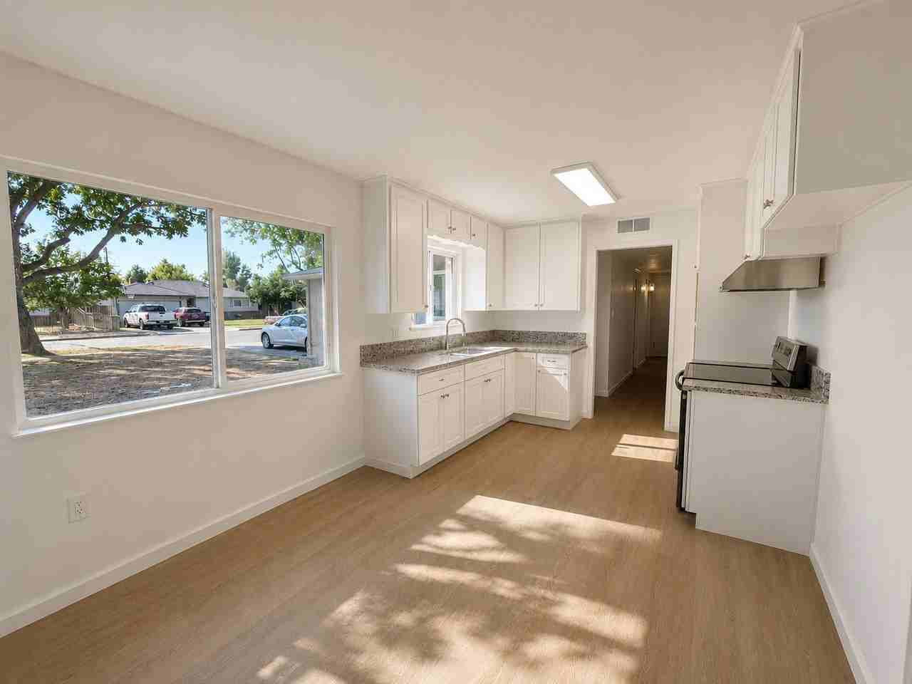 4632 N 4th St - Photo 3 of 15