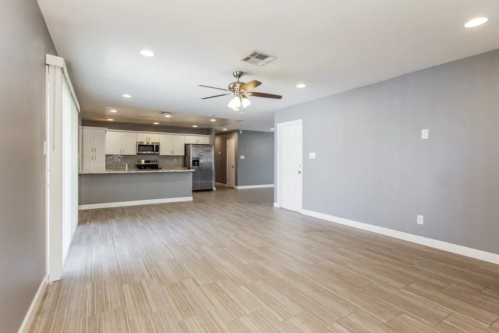 421 E Hermosa Dr - Photo 2 of 9