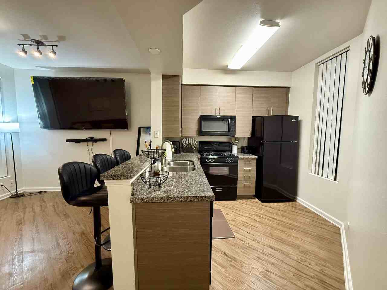 13603 Marina Pointe Dr #D515 - Photo 3 of 9