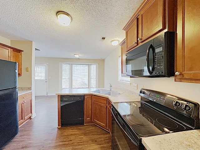 8629 Lockerbie Ln - Photo 3 of 10