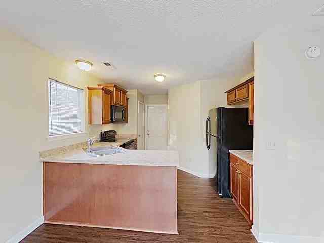 8629 Lockerbie Ln - Photo 4 of 10
