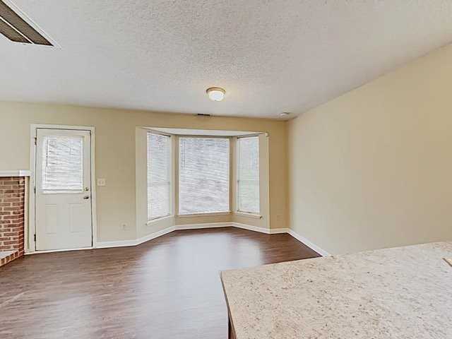 8629 Lockerbie Ln - Photo 6 of 10