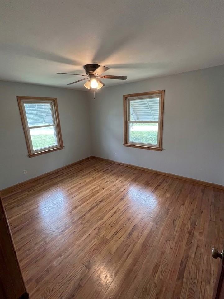 322 S Marguerite Ave - Photo 4 of 6