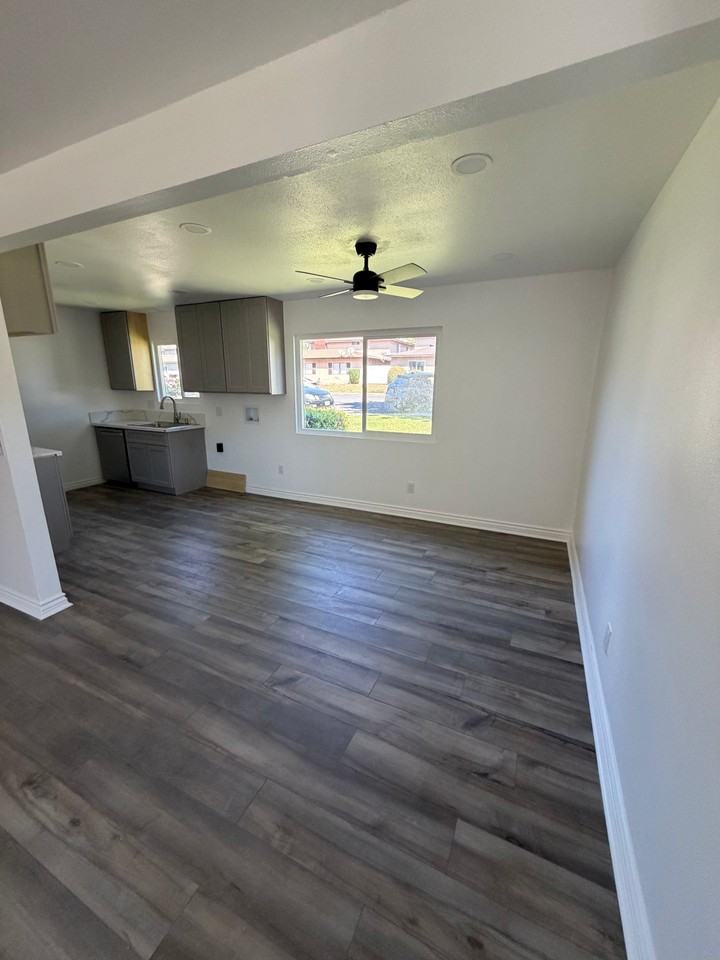 2580 Hayes Dr - Photo 3 of 11