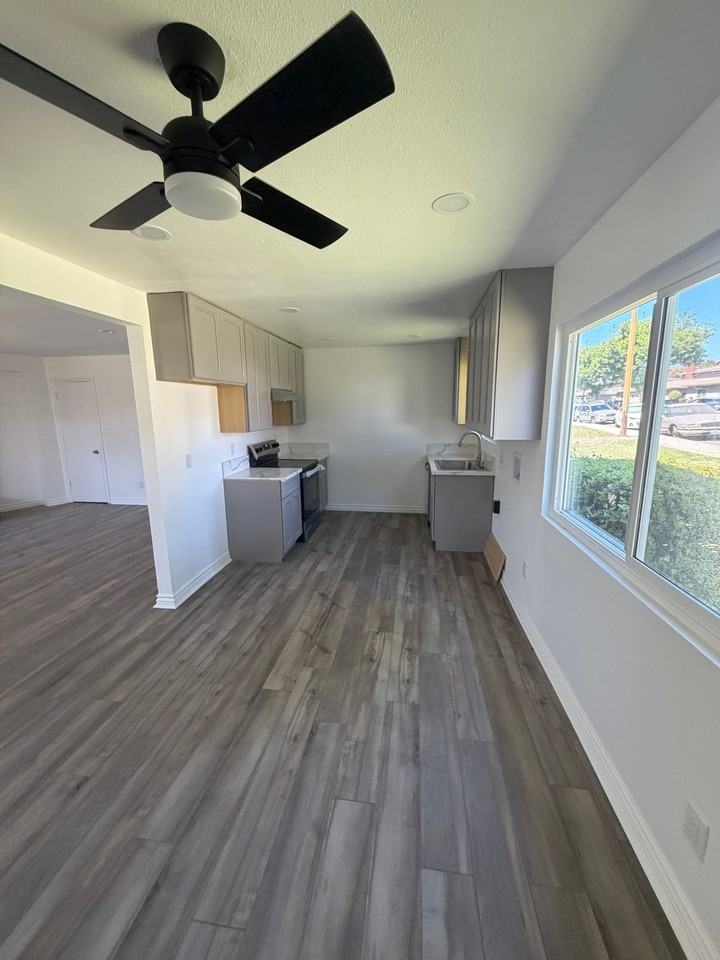 2580 Hayes Dr - Photo 4 of 11