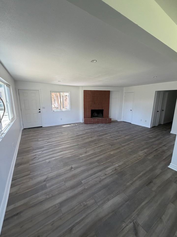 2580 Hayes Dr - Photo 6 of 11