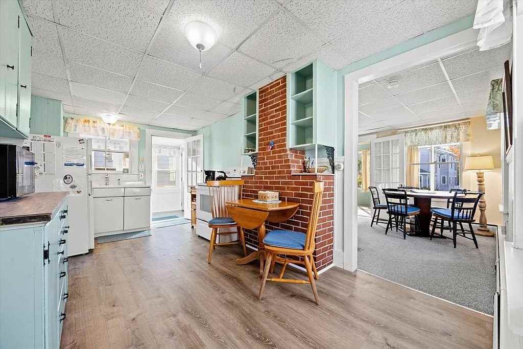 21 Houghton St - Photo 5 of 18