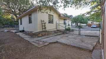 featured image of 414 W Leroux St