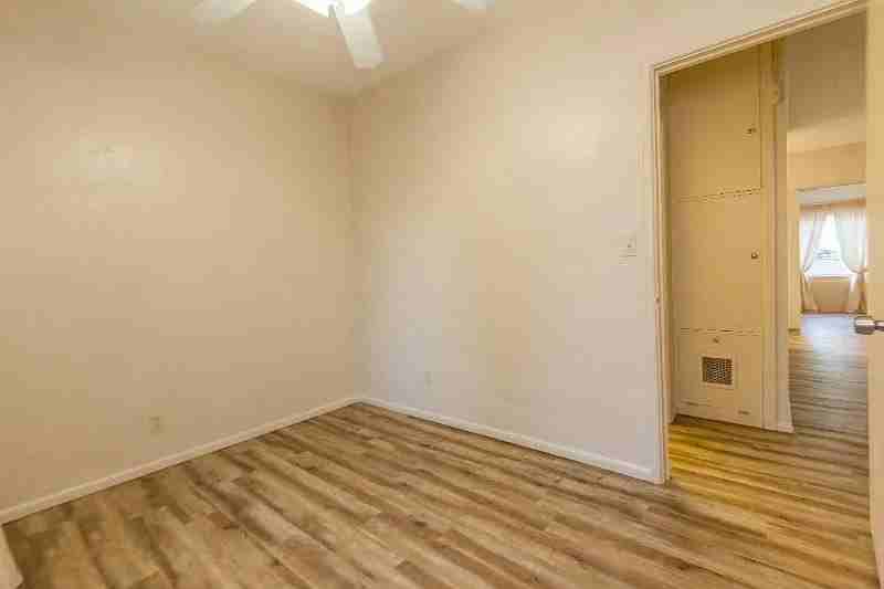 414 W Leroux St - Photo 5 of 14