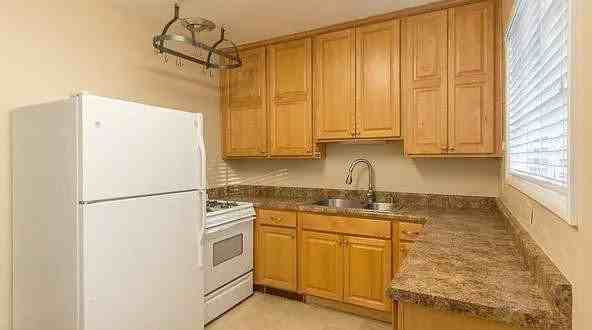 414 W Leroux St - Photo 7 of 14