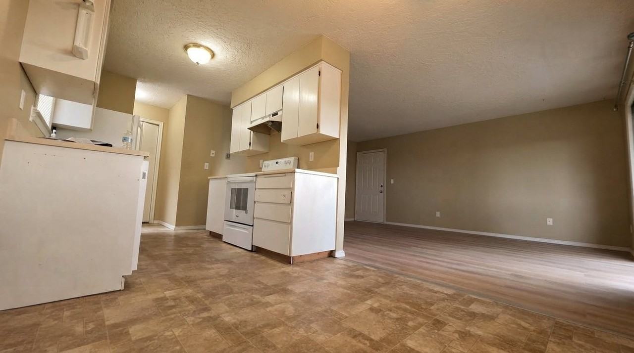 1090 E Cedar St #4 - Photo 3 of 8