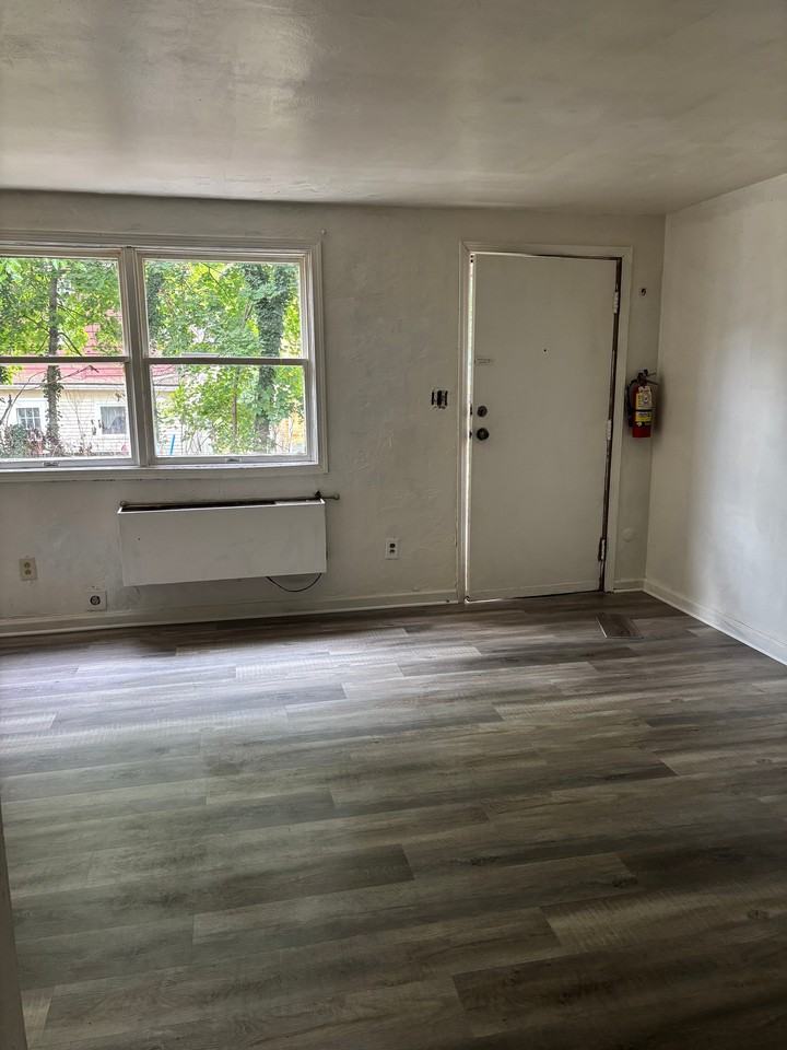 154 Glenn St #12 - Photo 5 of 16