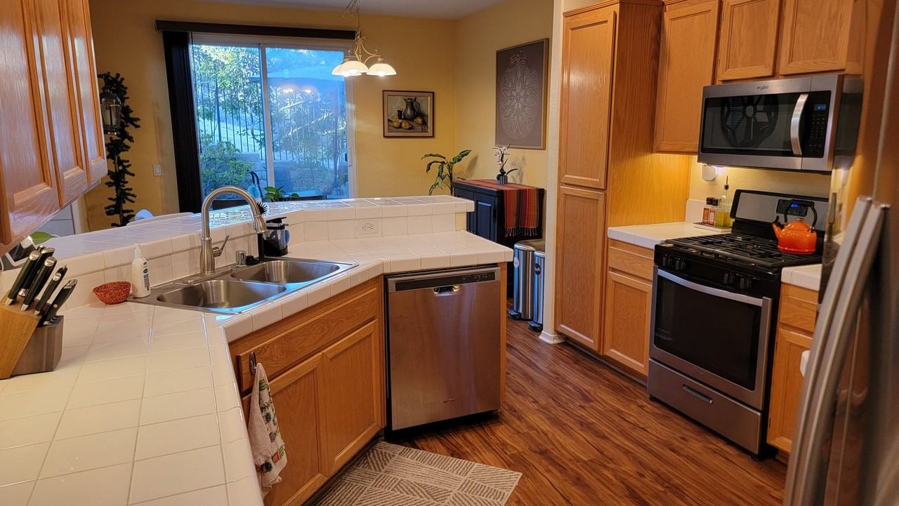 8990 Courtyard View Dr - Photo 2 of 20