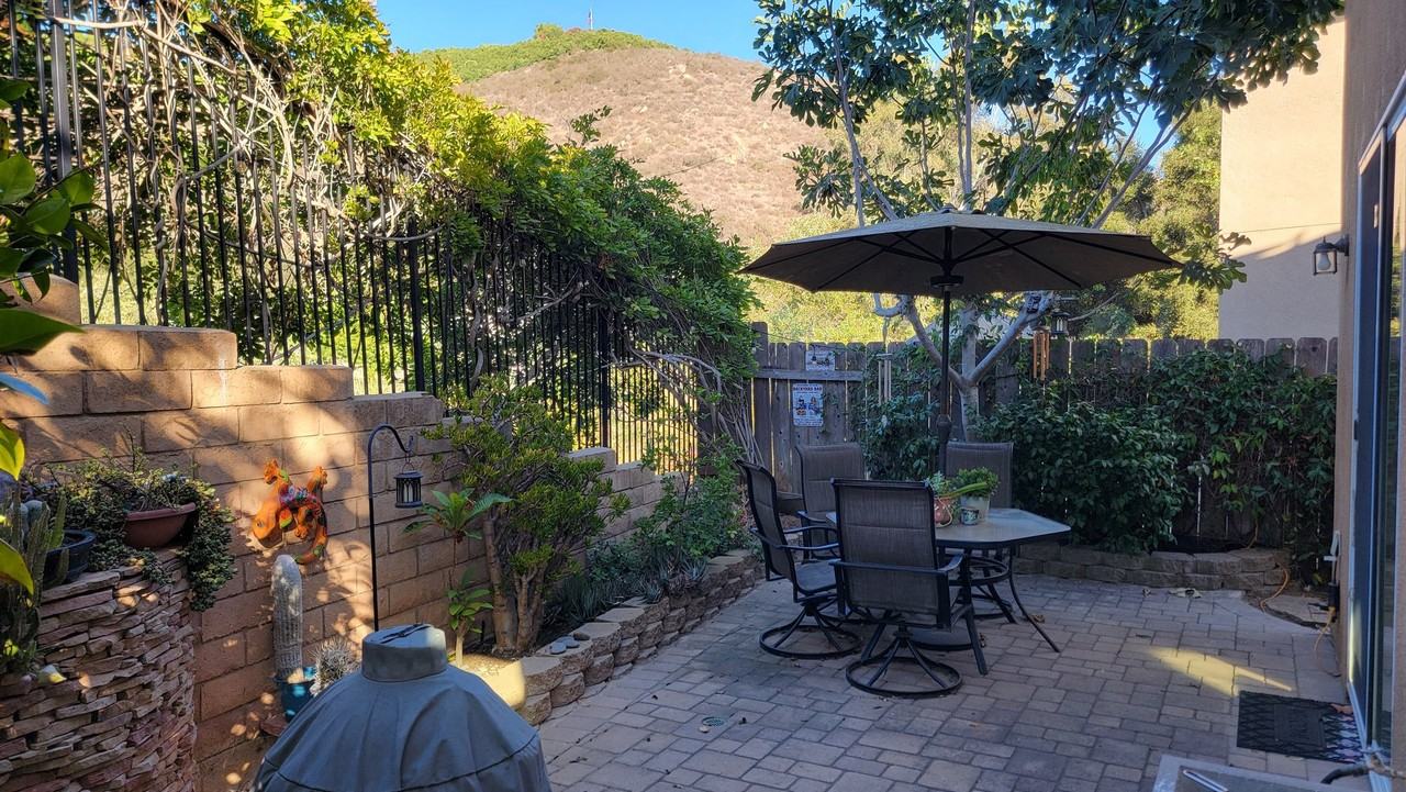 8990 Courtyard View Dr - Photo 3 of 20