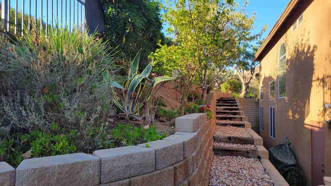 8990 Courtyard View Dr - Photo 5 of 20
