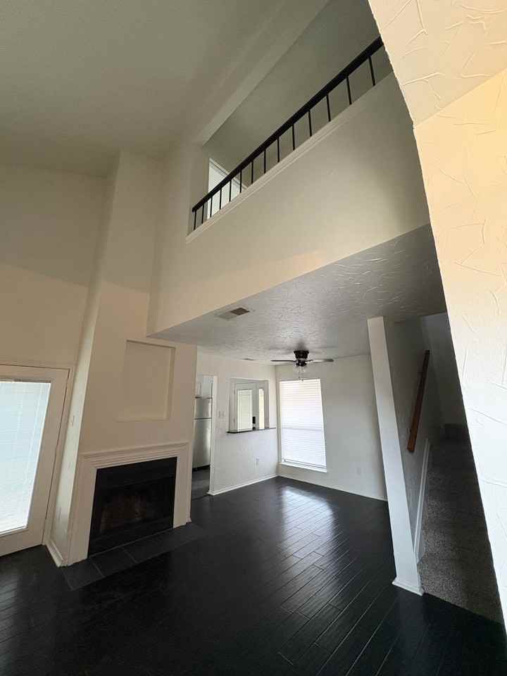 827 W Harwood Rd #E - Photo 6 of 20
