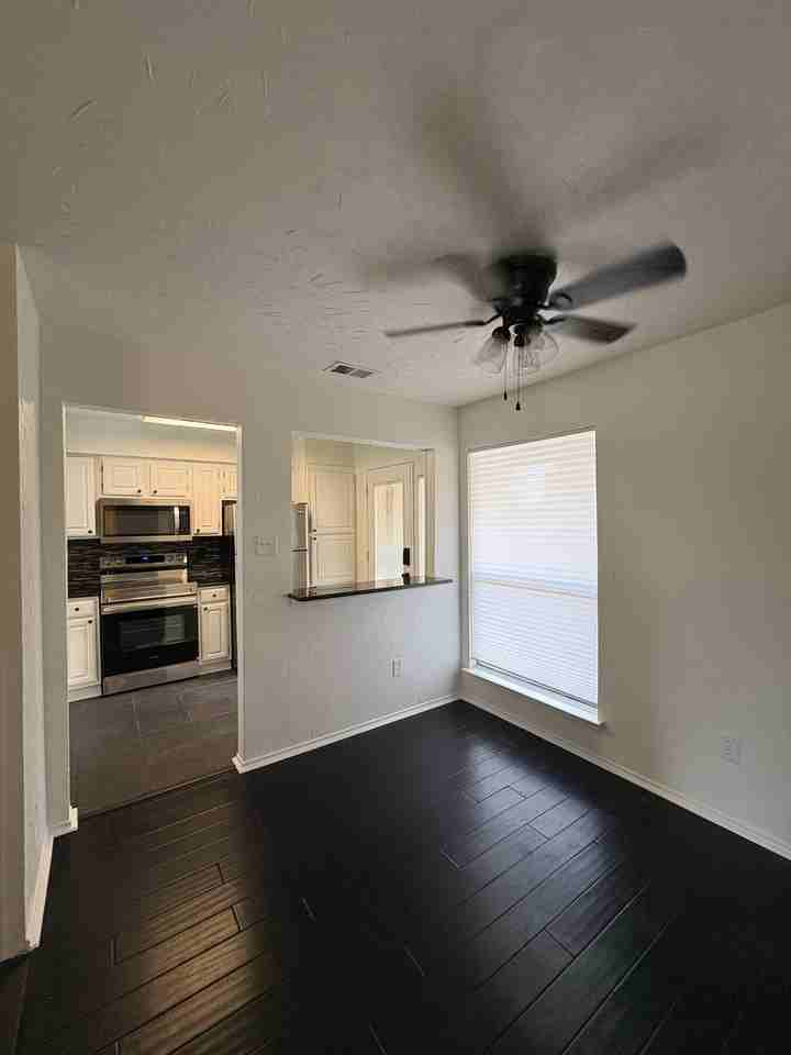 827 W Harwood Rd #E - Photo 7 of 20
