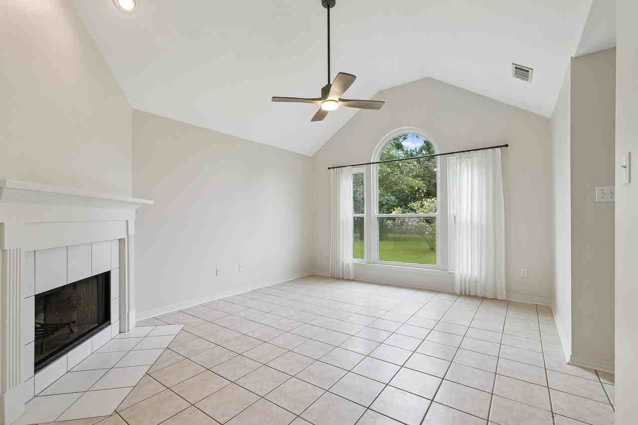 1326 America St - Photo 2 of 12