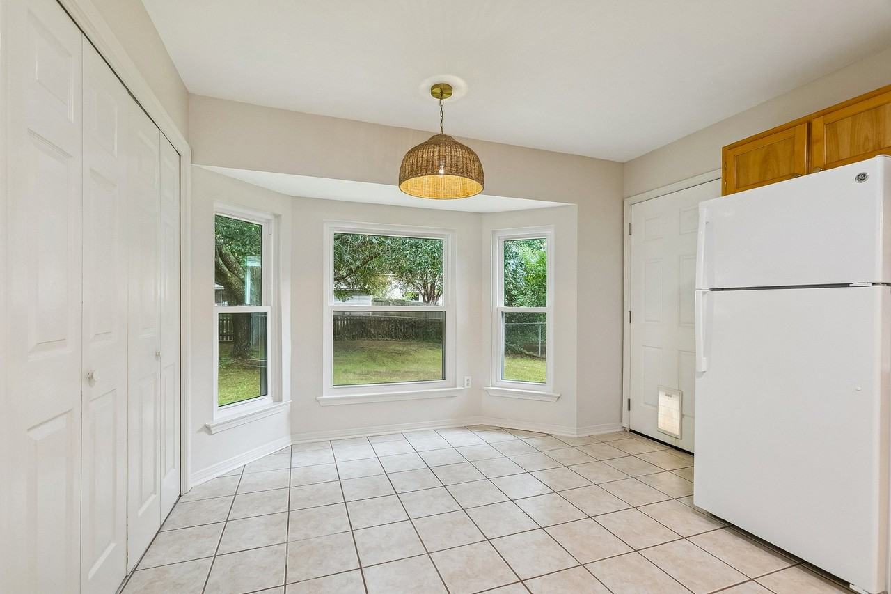 1326 America St - Photo 3 of 12