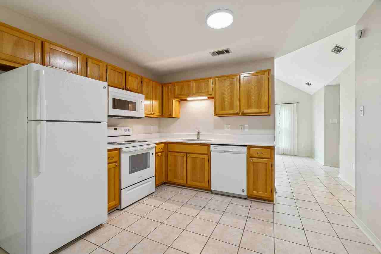 1326 America St - Photo 4 of 12