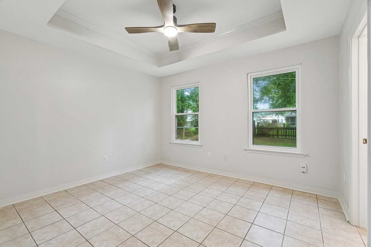 1326 America St - Photo 5 of 12