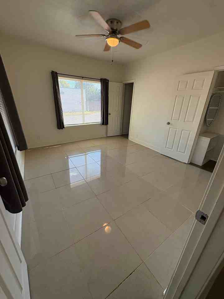 1808 Harrison St - Photo 4 of 9