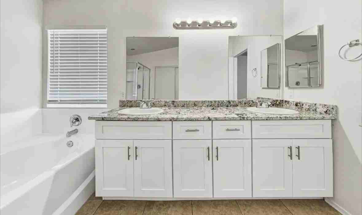 2523 8th St Sw - Photo 3 of 6