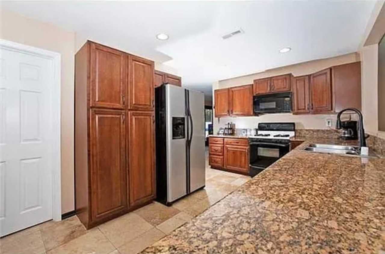 4818 Alfred Ave - Photo 4 of 5