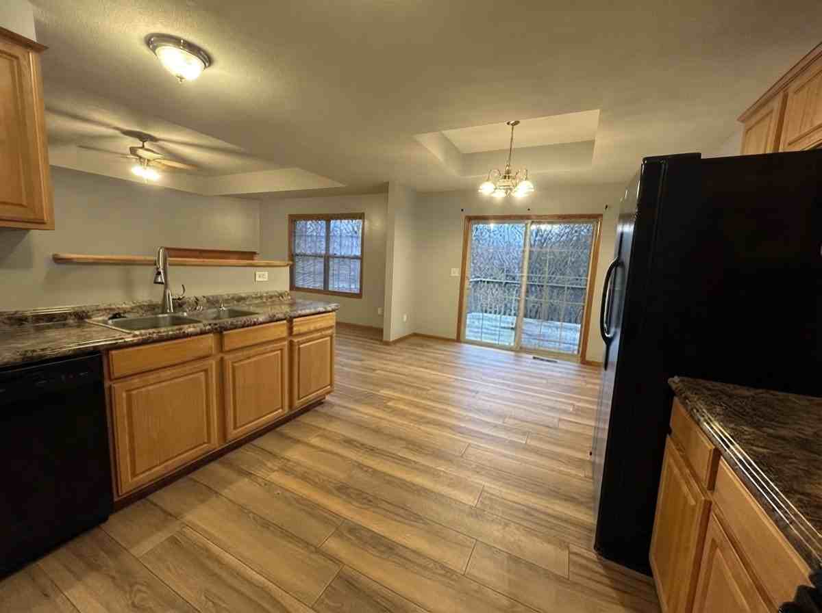 3814 W Parkridge Cir - Photo 2 of 5